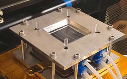 Phát minh "pin lỏng" có thể rung chuyển ngành điện mặt trời truyền thống toàn cầu