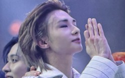 Nam ca sĩ nổi tiếng đánh rơi 1,4 tỷ trên sân khấu