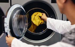 Máy giặt dễ trở thành “ổ” vi khuẩn, nấm mốc chỉ vì thói quen này
