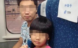 Người đàn ông đưa "con gái" vào nhà vệ sinh trên tàu cao tốc suốt 30 phút, nhân viên mở cửa kiểm tra liền lập tức báo công an