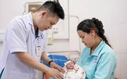 Bé sơ sinh mang dị tật hiếm gặp được cứu sống ngoạn mục