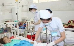 Hiểm họa từ việc người bệnh đang dùng kháng sinh khi mới thấy đỡ đã vội dừng