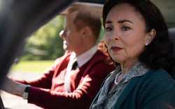 Xem phim Sex Education, tôi càng ngẫm càng thấy câu này đúng quá: Đây là lý do nhiều khi con người ta thích "làm phiền" nhau!