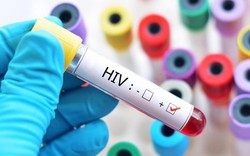 Nam shipper 30 tuổi phát hiện nhiễm HIV, khóc nghẹn thừa nhận sai lầm