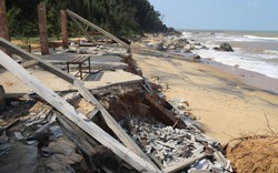 Bãi biển đẹp hoang sơ ở Huế tan nát, nguy cơ xoá sổ do thiên tai liên tiếp
