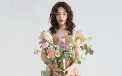 Visual sáng bừng của búp bê bóng chuyền Lê Thanh Thuý cầm cờ cho đoàn Việt Nam tại SEA Games 33