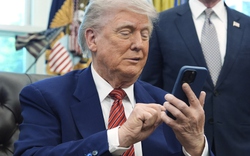 Tổng thống Mỹ Donald Trump chia sẻ hơn 160 bài đăng lên mạng xã hội trong 5 giờ