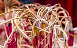 3 dấu hiệu trên bát hương cho thấy gia đình đang được phù hộ