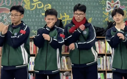 Thay vì mắng mỏ, cô giáo biến học sinh đi học muộn thành "nhóm nhạc nam": Video triệu like gây sốt