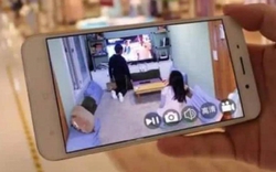 Thuê bảo mẫu trông con, con trai 8 tuổi cứ 9 giờ tối là buồn ngủ, bố kiểm tra camera rồi thưởng gấp cho bảo mẫu 70 triệu