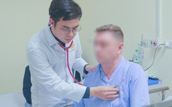 Người nước ngoài ngừng tim sau chơi pickleball, thoát cửa tử nhờ bác sĩ Việt