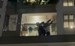 CLIP: Nam thanh niên định nhảy lầu ở chung cư Q7 Boulevard