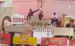 Người đàn ông châm lửa thiêu sống bạn gái ngay trước cửa siêu thị, nhân chứng bàng hoàng kể lại nguồn cơn