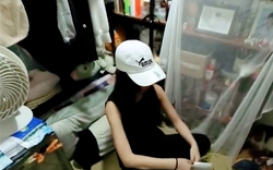 Căn phòng 6m² bóc trần sự thật tàn nhẫn về cuộc sống người trẻ ở Hồng Kông