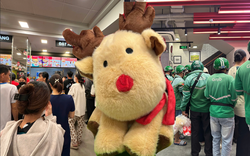Hàng loạt khách đòi "bắt đền" Jollibee sau khi săn tuần lộc Noel
