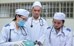 Tranh luận về đề xuất miễn học phí cho sinh viên y khoa