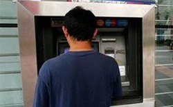 Người đàn ông tới ATM rút sạch 60 triệu đồng nhưng số dư tài khoản vẫn không thay đổi, lập tức đến ngân hàng trình báo thì nhận tin sốc