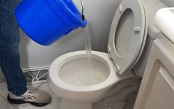 7 loại nước không nên đổ vào bồn cầu