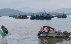 Tàu cá TPHCM chở 4 ngư dân chìm gần đảo Hòn La