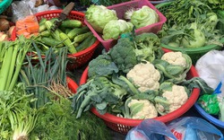 10 loại rau củ quả dễ bị phun thuốc nhất chợ