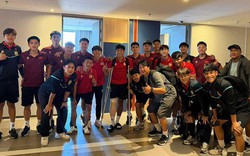 U22 Việt Nam ghi điểm tuyệt đối, tặng quà động viên cầu thủ Lào gãy chân tại SEA Games 33