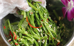 2 loại rau “khoái khẩu” mùa lạnh dễ thành ổ sán, đứng đầu bảng ngoài chợ bán đầy