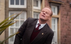 Xem phim Sex Education, tôi ân hận nhớ lại ngày con trai hét lên: "Ước gì con không được sinh ra"