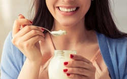 Ăn sữa chua kiểu này, nhiều người tự “rước họa vào thân” mà không biết