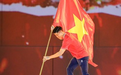 Duy Mạnh tái hiện màn cắm lá cờ Việt Nam trên tuyết trắng Thường Châu