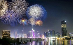 Tối nay, cấm xe nhiều tuyến đường ở TPHCM để phục vụ bắn pháo hoa, trình diễn flycam