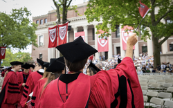Chuyện gì đang xảy ra với Harvard?