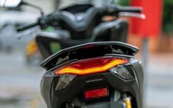 Honda Phi Thuyền 2025 quá 'hot', một lô vừa về giờ còn vài chiếc: Cốp to hơn của SH, ăn xăng 2,2L/100km