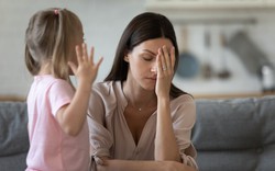Nếu không muốn con lớn lên không dám đương đầu, trốn tránh trách nhiệm, luôn tìm cách đổ tại thì bố mẹ đừng nên làm những việc này