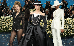 Met Gala 2025: Bộ 3 Jennie - Rosé - Lisa càn quét "thảm xanh" sự kiện