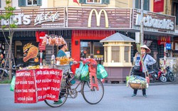 Nơi Starbucks sánh vai cùng trà đá, xiên que "bao vây" McDonald’s, bánh mì thịt xiên đặt trước Lotteria