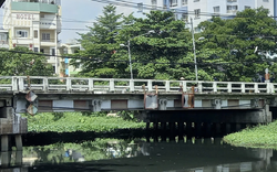 TP HCM: Bé sơ sinh bỏ rơi trong túi nilon ở cầu Chu Văn An hiện ra sao?