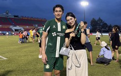 Hotgirl ngân hàng tình tứ bên “nam thần” U23 Việt Nam, visual phát sáng, body mẹ bỉm vẫn đỉnh không kém thời son rỗi