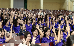 “Đèn đỏ bật – Tự tin không tắt”: Nơi Gen Z cùng mở lòng và yêu thương chính mình hơn trong những “ngày khó ở”