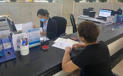 Nhận được tin nhắn báo tài khoản cộng thêm 500 triệu đồng, người phụ nữ bị yêu cầu phải trả lại 1 tỷ, ngân hàng khẳng định: Làm vậy là đúng
