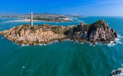 Nơi có cả biển và núi cách TP.HCM gần 200km: Nằm giữa biển nhưng không phải đảo, nước rút có thể đi bộ ra