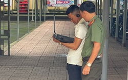 Công an rà sóng lạ để tránh xâm nhập khu vực thi tốt nghiệp THPT