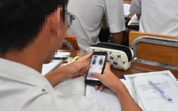 Chiếc điện thoại quên rút, tan vỡ cả kỳ thi