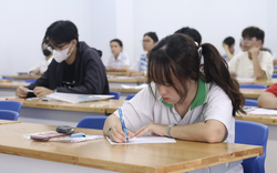Sự cố thi đánh giá năng lực đợt 2 do cán bộ coi thi nghe nhầm chuông báo giờ