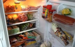 2 thứ này để ở góc bếp còn tốt hơn đặt trên cửa tủ lạnh nhưng gia đình nào cũng làm sai