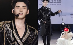 Anh trai Hùng Huỳnh tạo dáng "nhạy cảm" với fan nữ: Netizen chia 2 phe bùng nổ tranh cãi