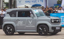 Hai chiếc VinFast VF 3 'đốt lốp' khét lẹt, có trang bị như xe đua: Thứ quan trọng nhất vẫn nguyên bản