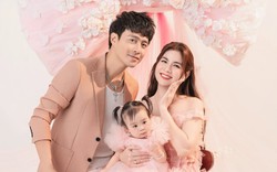 Vất vả 8 năm mới có mụn con, cặp đôi diễn viên nổi tiếng hạnh phúc mừng thôi nôi con gái