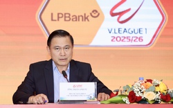 Sếp VPF thẳng thắn chê trọng tài V.League: “Một số người phụ thuộc nhiều vào VAR, thiếu chủ động”