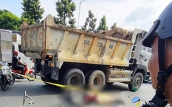 Ô tô tải va chạm xe máy ở TP.HCM, 2 người thương vong