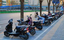 Cả nghìn người sống trong chung cư thì sạc xe điện mỗi ngày thế nào: Trung Quốc giải bài toán này như sau